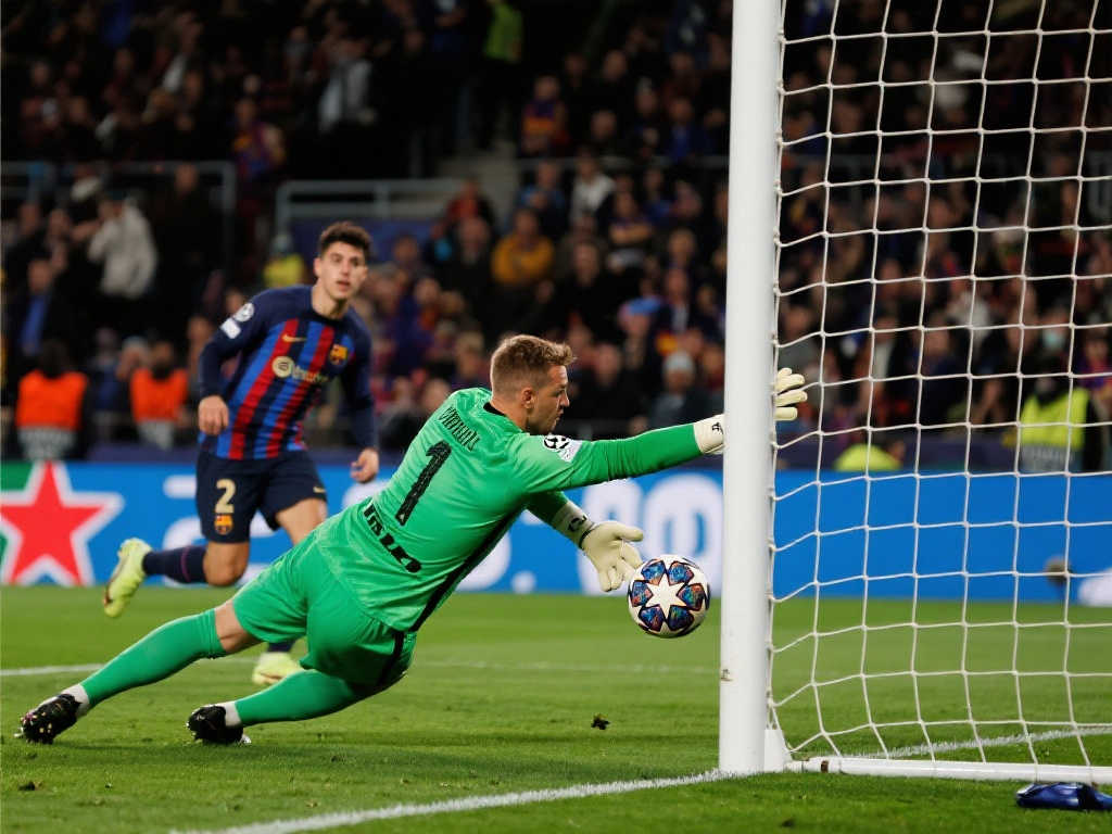 马卡：索默神扑力拒埃里克·加西亚，堪称欧冠最佳救球